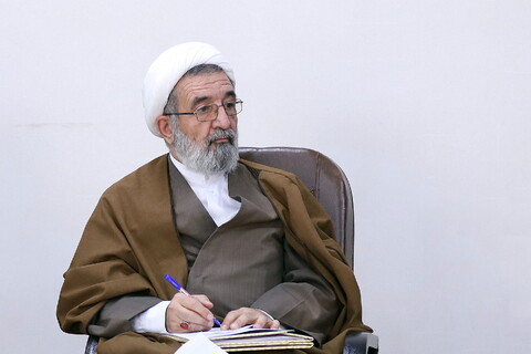 تصاویر/ دیدار اعضای هیئت امنای موسسه آموزش عالی اخلاق و تربیت با آیت الله اعرافی