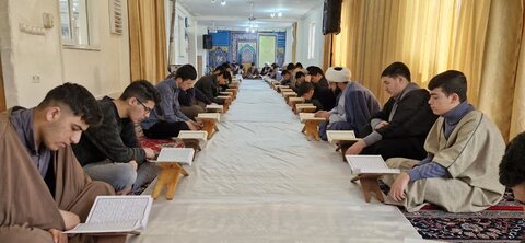 محفل جزء خوانی قرآن کریم در مدرسه علمیه پارس آباد