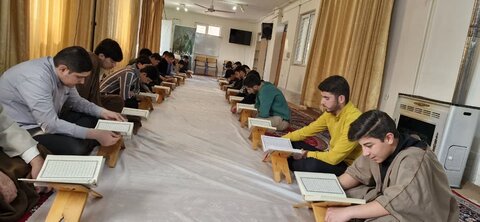 محفل جزء خوانی قرآن کریم در مدرسه علمیه پارس آباد