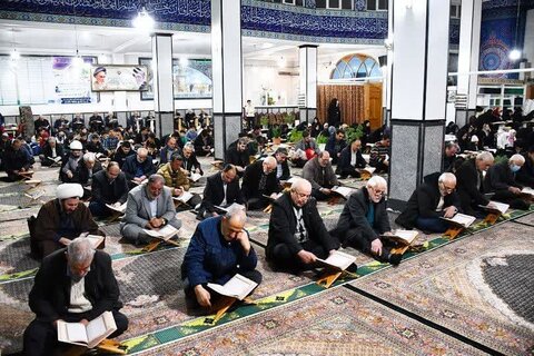 تصاویر/ مراسم جزء خوانی قرآن کریم در مسجد در مسجد حضرت فاطمه الزهرا (س) قمسال  خوی