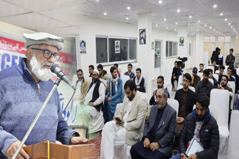 جوانوں کی سب سے بڑی ذمہ داری اپنے آپ کو دور حاضر کے علوم و فنون سے آراستہ کرنا ہے