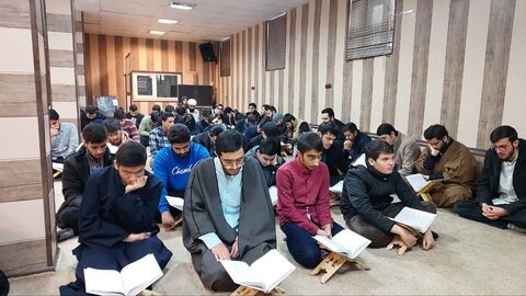 برگزاری محفل قرآنی در مدرسه علمیه امام صادق علیه السلام شهریار