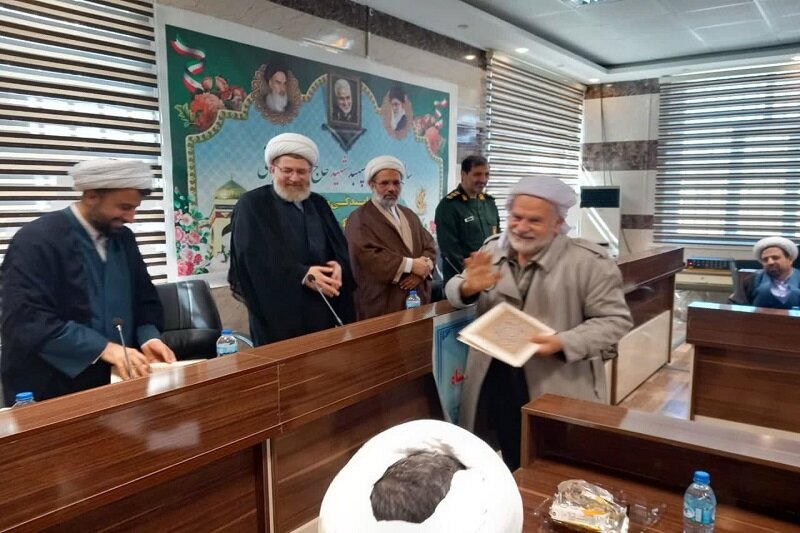 نشست هم‌اندیشی اساتید، طلاب و روحانیون بسیجی استان کرمانشاه برگزار شد+تصاویر