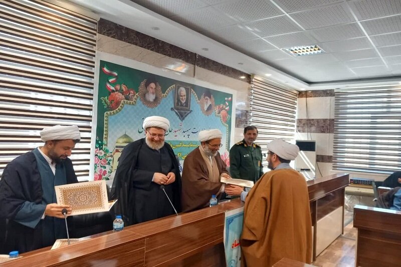 نشست هماندیشی اساتید، طلاب و روحانیون بسیجی استان کرمانشاه برگزار شد+تصاویر