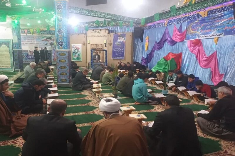 برگزاری کرسی تلاوت تدبری دانش‌آموزی در اسلام‌آباد غرب برگزار شد+عکس