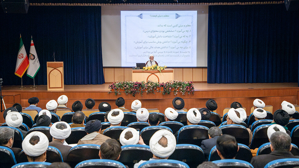 مبلغان روش های مناسب آموزش قرآن را فرا بگیرند