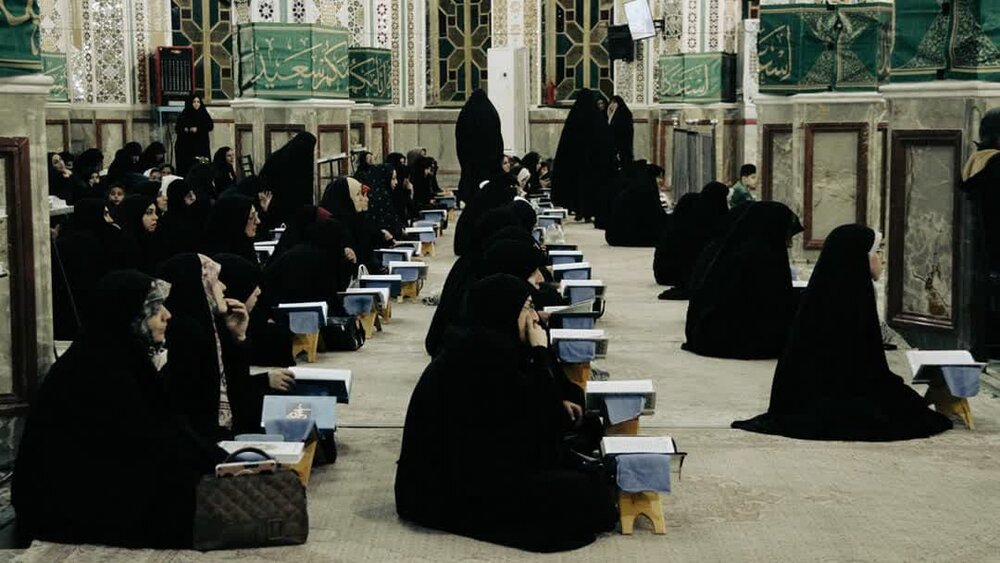 تصاویر/ آیین جزء خوانی قرآن کریم در حرم حضرت محمد هلال بن علی