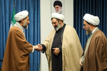 تصاویر / دیدار مسئول ستاد عملیات های فرهنگی سازمان تبلیغات کشور با نماینده ولی فقیه در استان قزوین