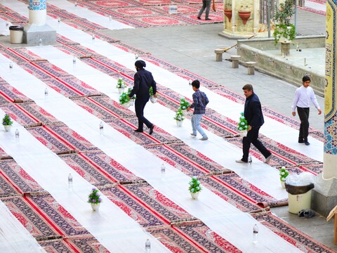 تصاویر/ سفره افطار حرم مطهر حضرت معصومه (س)