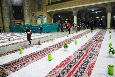 تصاویر/ سفره افطار حرم مطهر حضرت معصومه (س)