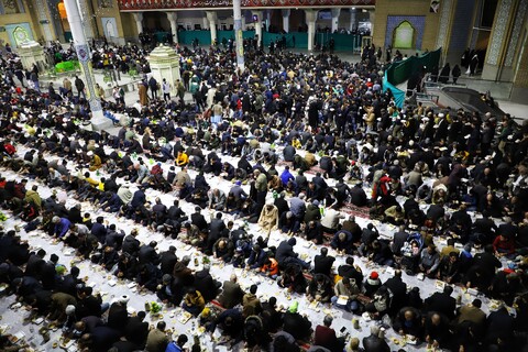 تصاویر/ سفره افطار حرم مطهر حضرت معصومه (س)