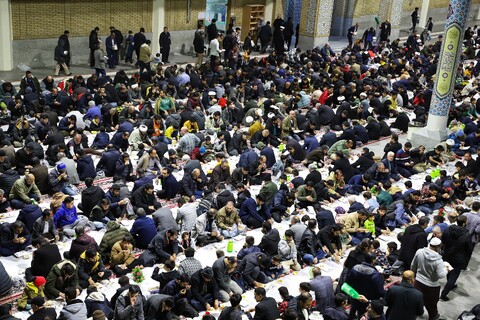 تصاویر/ سفره افطار حرم مطهر حضرت معصومه (س)