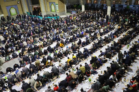 تصاویر/ سفره افطار حرم مطهر حضرت معصومه (س)