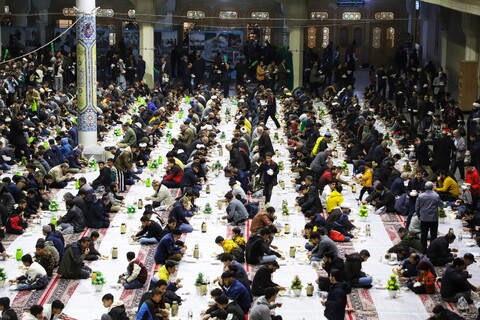 تصاویر/ سفره افطار حرم مطهر حضرت معصومه (س)