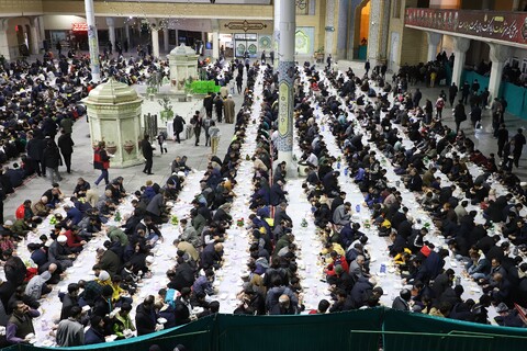 تصاویر/ سفره افطار حرم مطهر حضرت معصومه (س)