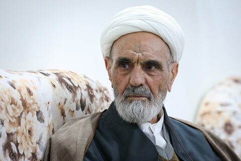 تصاویر / دیدار امام جمعه قزوین با دو تن از روحانیون معمر