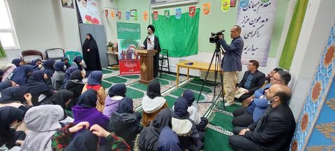 تصاویر/ کاشت درخت توسط امام جمعه کاشان در دبیرستان دخترانه حاج جعفریزدانیان