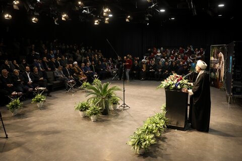 تصاویر /کاشت یک اصله نهال به مناسبت روز درختکاری توسط نماینده ولی فقیه در استان قزوین