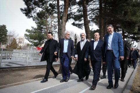 تصاویر /کاشت یک اصله نهال به مناسبت روز درختکاری توسط نماینده ولی فقیه در استان قزوین