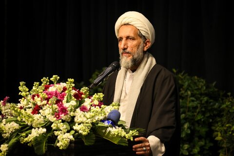 تصاویر /کاشت یک اصله نهال به مناسبت روز درختکاری توسط نماینده ولی فقیه در استان قزوین