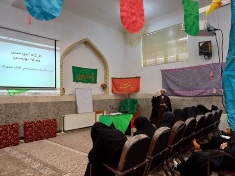 تصاویر برگزاری کارگاه مقاله نویسی در مدرسه فاطمیه(س)خرم آباد