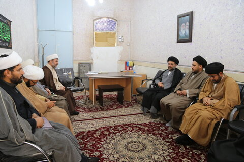 تصاویر/دیدار مدیر حوزه علمیه خوزستان با اساتید و کادر مدرسه علمیه امام جعفر صادق (ع) شهرستان سوسنگرد