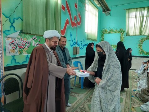 تصاویر / سخنرانی امام جمعه شهرستان خرمدره در آموزشگاه دخترانه رافت