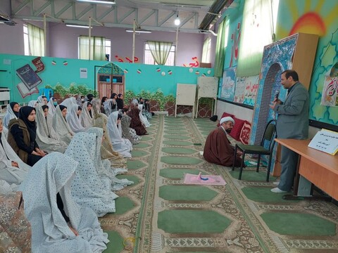 تصاویر / سخنرانی امام جمعه شهرستان خرمدره در آموزشگاه دخترانه رافت