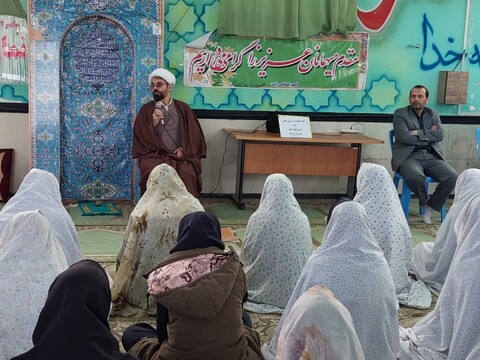تصاویر / سخنرانی امام جمعه شهرستان خرمدره در آموزشگاه دخترانه رافت