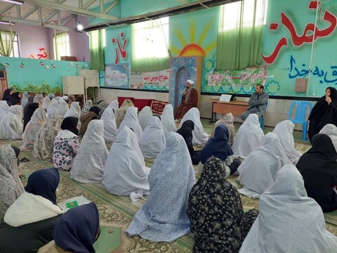 تصاویر / سخنرانی امام جمعه شهرستان خرمدره در آموزشگاه دخترانه رافت