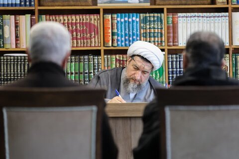 تصاویر | دیدار هفتگی چهره به چهره و گفتگوی صمیمی  اقشار مختلف مردم با نماینده ولی فقیه در آذربایجان شرقی