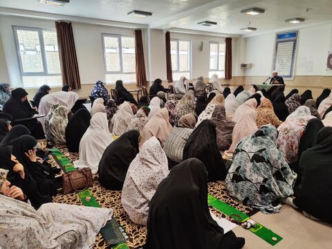تصاویر/ مراسم جمع خوانی قرآن کریم در مدرسه علمیه ریحانة الرسول ارومیه
