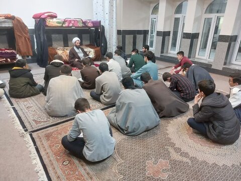 تصاویر/ سلسله نشست های اخلاقی طلاب مدرسه علمیه امام خامنه ای ارومیه