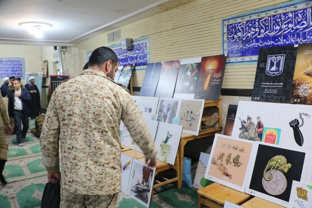 نمایشگاه هنری غزه در آیینه هنرمندان ایرانزمین در گروه ۴۴ توپخانه نزاجا برپا شد