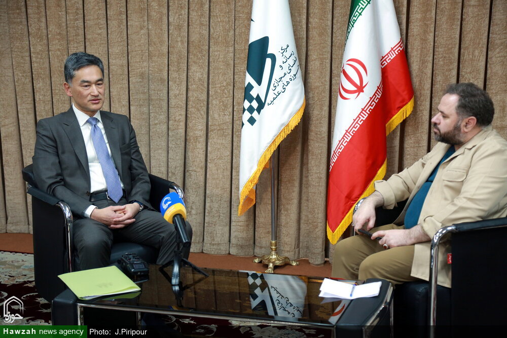 Qom Seminary Seeks Connection with Modern World: Japanese Ambassador