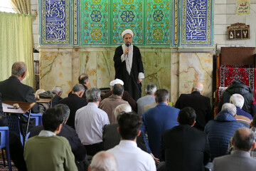 یکی از نشانه‌های ایمان برپایی نماز جماعت است