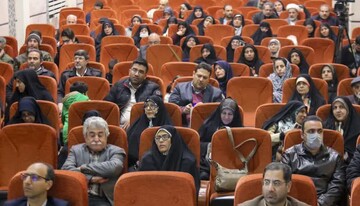 آیین تکریم خانواده‌های شهدا و جانبازان ترور در حرم شاهچراغ(ع) برگزار شد