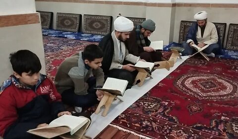 تصاویر/ محفل انس با قران کریم در مدرسه علمیه خوی
