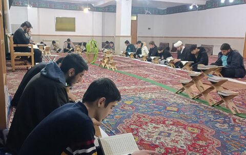 تصاویر/ محفل انس با قران کریم در مدرسه علمیه خوی