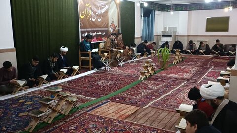 تصاویر/ محفل انس با قران کریم در مدرسه علمیه خوی