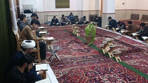 تصاویر/ محفل انس با قران کریم در مدرسه علمیه خوی