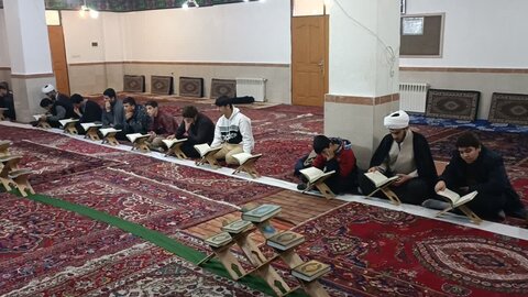 تصاویر/ محفل انس با قران کریم در مدرسه علمیه خوی