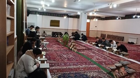 تصاویر/ محفل انس با قران کریم در مدرسه علمیه خوی