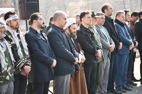 تصاویر/ کاشت نهال توسط امام جمعه خوی