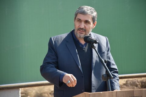 تصاویر/ کاشت نهال توسط امام جمعه خوی