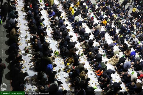 Photos/ Heure de l'Iftar au sanctuaire de Hazrat Masoumeh (PSL)