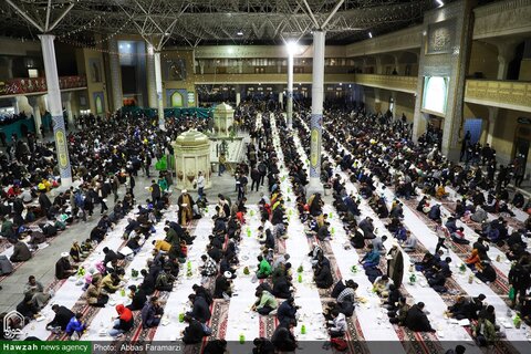 Photos/ Heure de l'Iftar au sanctuaire de Hazrat Masoumeh (PSL)