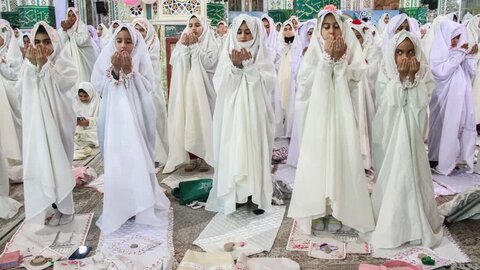 تصاویر/ضیافت بزرگ روزه اولی ها در حرم مطهر حضرت محمد هلال بن علی(ع)