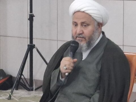 تصاویر/دانش آموزان دختر آران وبیدگلی و روزه اولی ها بر سر سفره ضیافت ماه رمضان درمدرسه ابریشم چی