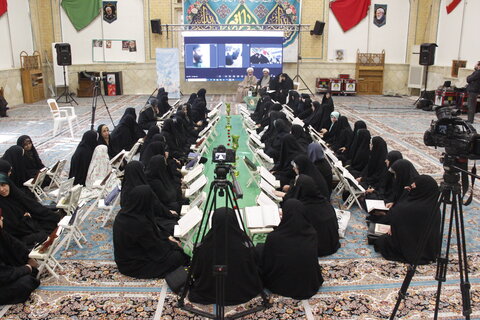 تصاویر /برگزاری محفل قرانی امت پیروز ویژه بانوان در راستای طرح زندگی با آیه ها